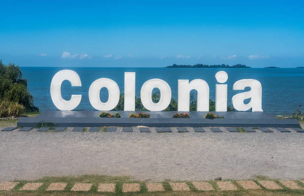 Λευκό Σήμα Καλωσορίσματος Από Τον Ποταμό Πλάκα Στην Colonia Del — Φωτογραφία Αρχείου