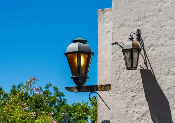 Réverbère Lanterne Sur Mur Pierre Dans Ville Unesco Colonia Del — Photo