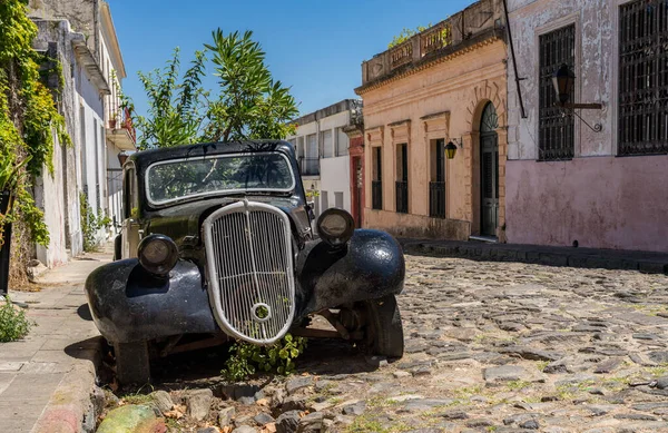 Stary Zabytkowy Samochód Brukowanej Ulicy Colonia Del Sacramento Urugwaju — Zdjęcie stockowe