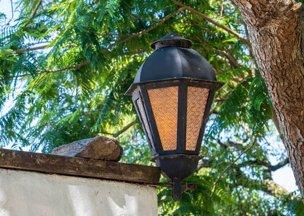 Street Light Latarnia Kamiennej Ścianie Mieście Unesco Colonia Del Sacramento — Zdjęcie stockowe