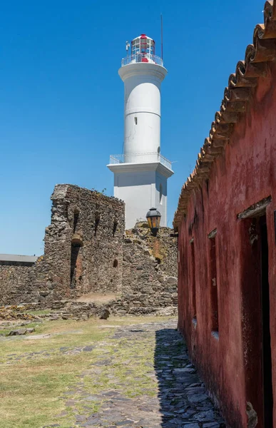 Leuchtturm Steht Über Antiken Straßenlaternen Und Ruinen Der Unesco Colonia — Stockfoto