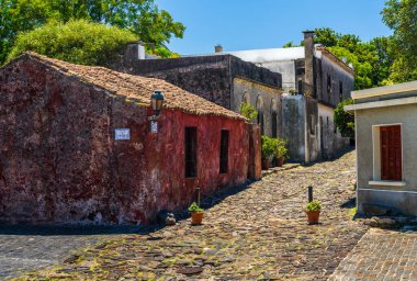 Ünlü Calle de los Suspiros ya da Colonia del Sacramento Uruguay İç Çekiş Sokağı