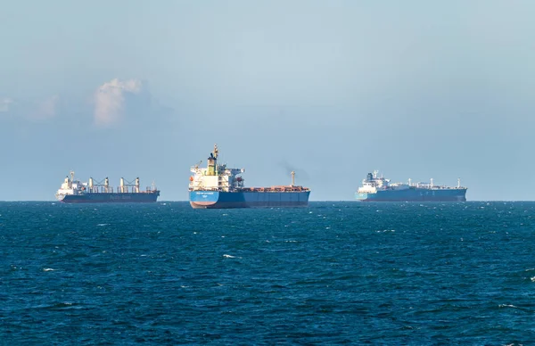 阿根廷巴伊亚布兰卡 2023年2月3日 三艘大型货轮和液化石油气船抛锚 — 图库照片