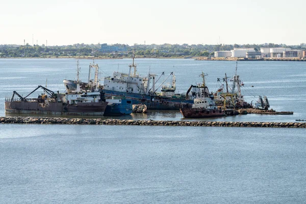 Montevideo Uruguay Febrero 2023 Barcos Abandonados Oxidados Aguas Poco Profundas — Foto de Stock