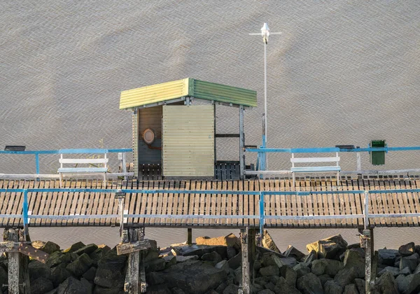 布宜诺斯艾利斯港口入口的码头 男厕在开放的棚屋里 — 图库照片