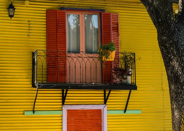 Balcone Una Casa Colorata Nel Quartiere Boca Buenos Aires — Foto Stock