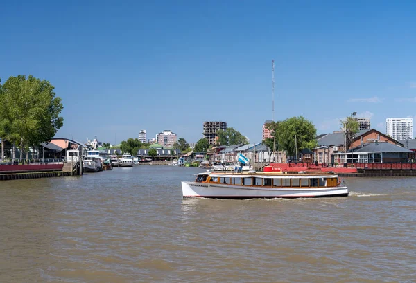 Tigre Argentinien Februar 2023 Touristische Ausflugsboote Oder Kreuzfahrtschiffe Passieren Schiffe — Stockfoto