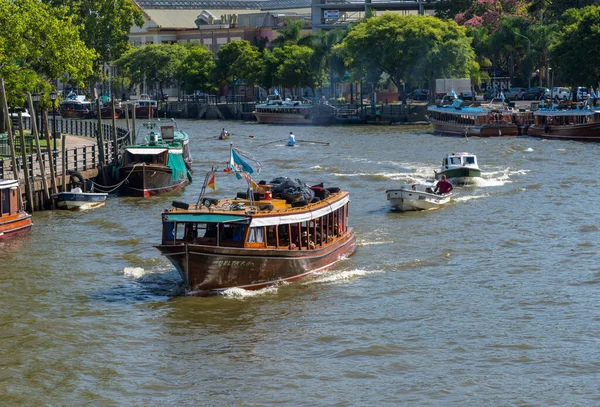 Tigre Argentina Februari 2023 Mahogny Båtar Färja Passagerare Från Hamnen — Stockfoto