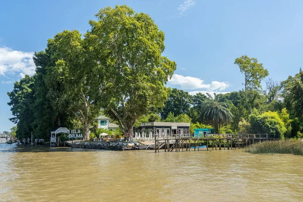 stock image Tigre, Argentina - 7 February 2023: Isla Bruma bar and restaurant landing stage and tables on Parana Delta