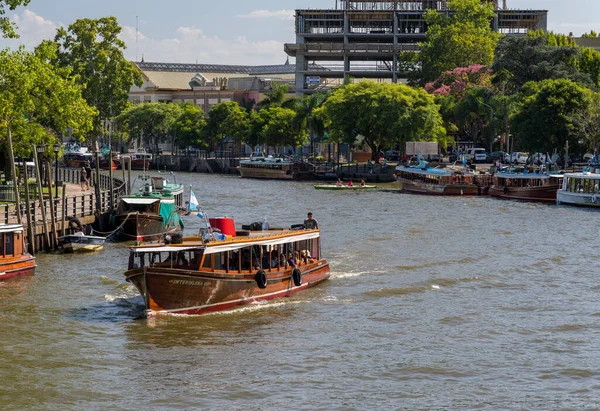 Tigris Argentína 2023 Február Mahagóni Hajók Kikötőből Parana Delta Otthonaikba — Stock Fotó