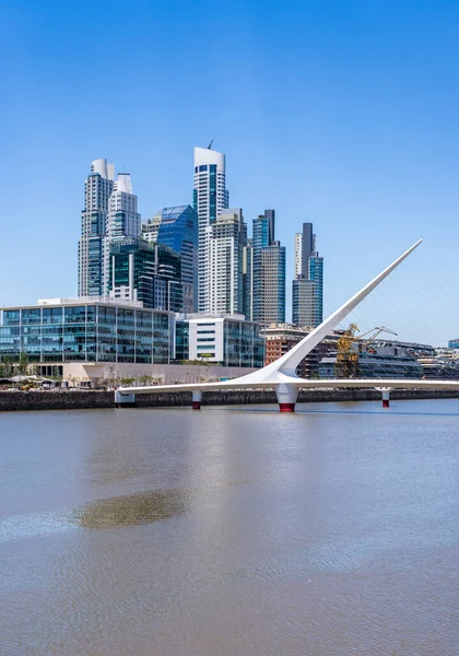 Gångbro Och Moderna Kontor Och Lägenheter Puerto Madero Buenos Aires — Stockfoto