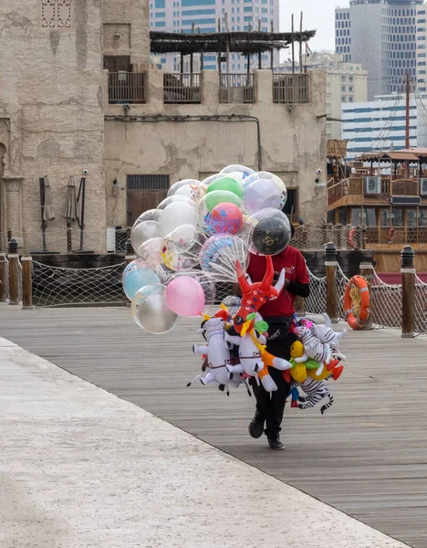Seef Boardwalk Dubai Bae Balonlu Hayvan Oyuncaklı Bir Sokak Tüccarı — Stok fotoğraf