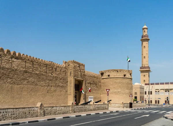 Вход Старую Крепость Которой Расположен Музей Бур Дубае Мечетью Заднем — стоковое фото