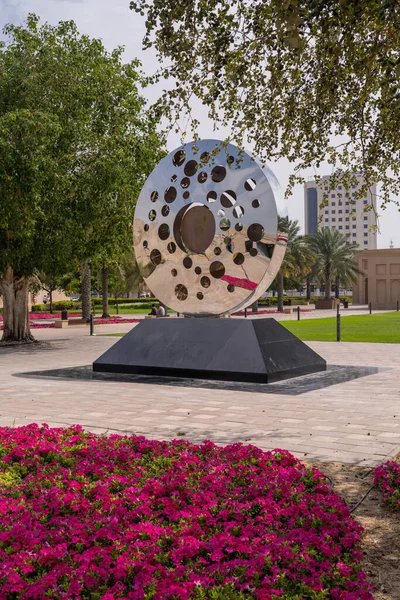 阿拉伯联合酋长国迪拜 2023年3月31日 迪拜Al Shindagha地区外的Mattar Bin Lahej雕塑和Bur Dubai博物馆 — 图库照片