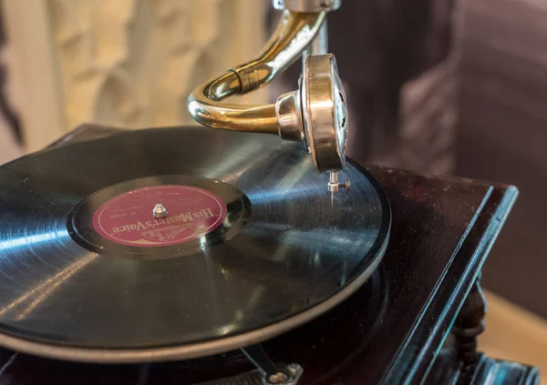 Uae 2023 Antique Gramophone Phonograph His Masters Voice Record — 스톡 사진