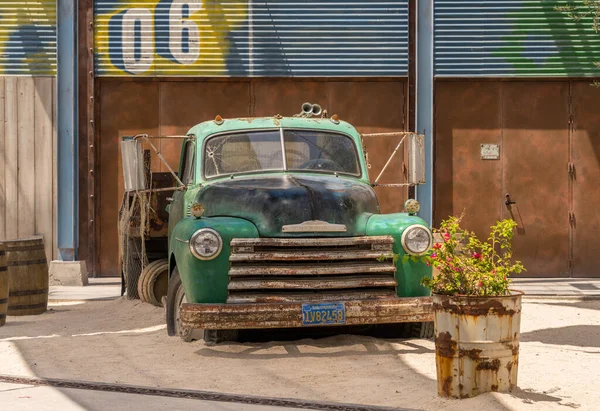 ドバイ Uae 2023年4月1日 メキシコ湾沿岸のラ メールの商店街でレトロ錆びたシボレートラック — ストック写真