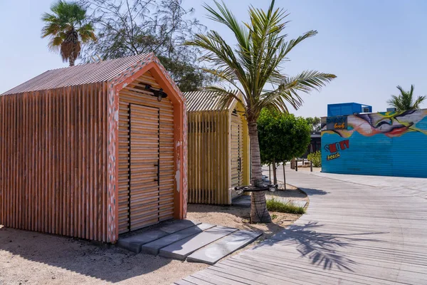 Dubaj Zjednoczone Emiraty Arabskie Kwietnia 2023 Kolorowe Domki Plaży Restauracja — Zdjęcie stockowe