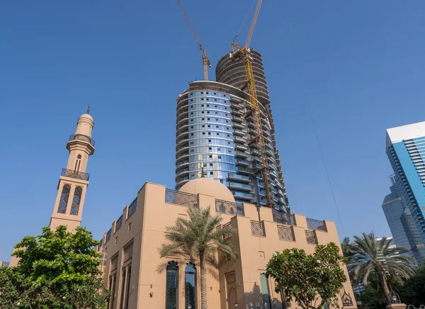 Budowa Nowej Wieży Dla Apartamentów Lub Biur Meczetem Dubaju Zea — Zdjęcie stockowe