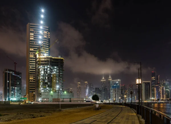 Éjszakai Építés Torony Apartmanok Mentén Csatorna Business Bay Dubai Egyesült — Stock Fotó