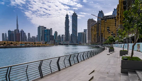 Dubai Kanalı Nın Yanındaki Düşük Katlı Aile Evleri Şehir Merkezinin — Stok fotoğraf