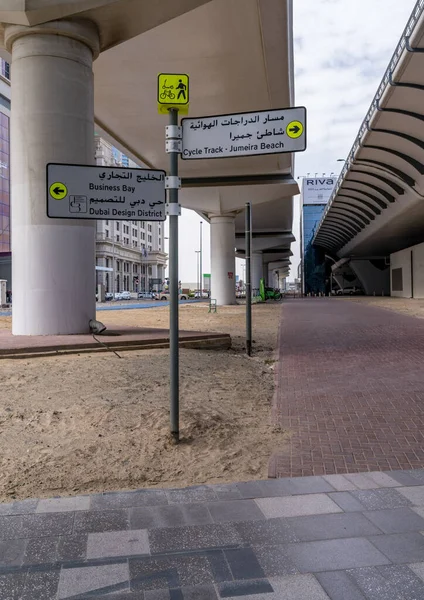 Dubai Emiratos Árabes Unidos Abril 2023 Señalización Carril Bici Largo — Foto de Stock