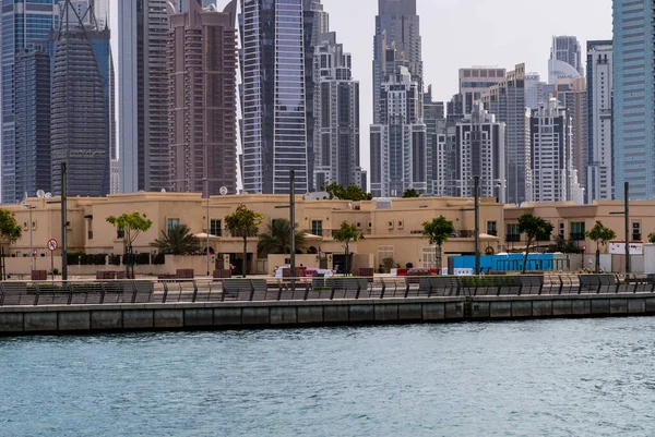 Dubai Uae April 2023 Low Rise Family Homes Alongside Canal — Stock Photo, Image
