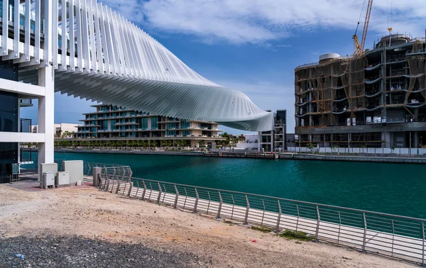 Twisting Helix Design Dubai Water Canal Híd Felett Vízi Apartman — Stock Fotó