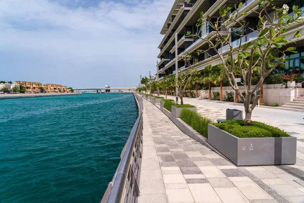 Promenade Rinnalla Dubain Kanavan Huoneistoja Lähellä Rannikkoa Jumeirah — kuvapankkivalokuva