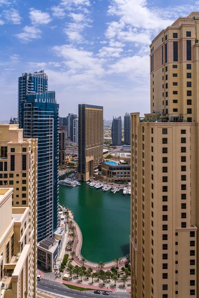 Grandes Bloques Apartamentos Rodean Agua Dubai Marina Los Emiratos Árabes —  Fotos de Stock