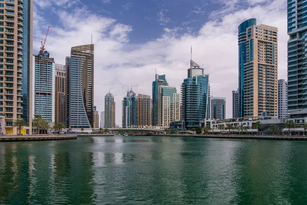 Panorama Bloques Apartamentos Rodean Agua Dubai Marina Los Emiratos Árabes — Foto de Stock