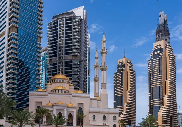 Mezquita Con Minaretes Rodeada Bloques Torre Dubai Marina — Foto de Stock