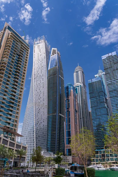 Dubai Uae April 2023 Cayan Tower Tall Apartment Blocks Water — Stock Photo, Image