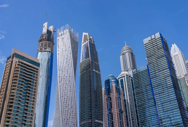 Dubai Uae April 2023 Cayan Tower Tall Apartment Blocks Water — Stock Photo, Image