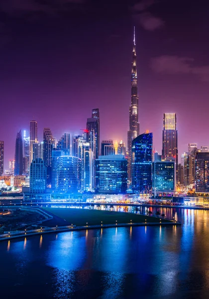 Νυχτερινή Άποψη Του Φωτισμένου Ορίζοντα Της Downtown District Του Ντουμπάι — Φωτογραφία Αρχείου