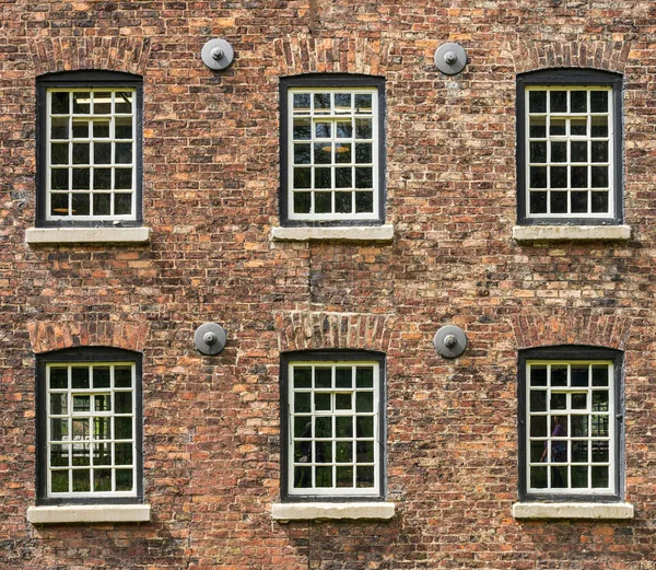 Außenansicht Einer Restaurierten Baumwollspinnerei Und Weberei Nordengland Mit Schwerpunkt Fenster — Stockfoto