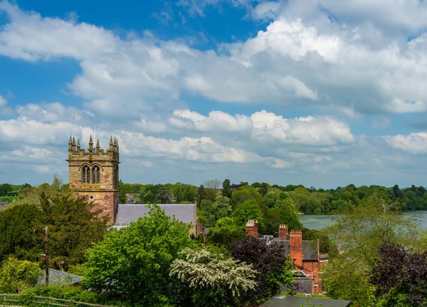 从Motte到Ellesmere Shropshire的圣玛丽教区教堂塔 — 图库照片