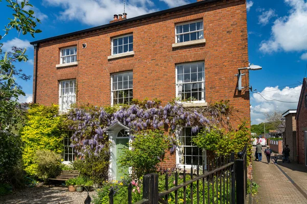Oswestry Shropshire May 2023 Georgian Home Wisteria Doorway Market Town — Stock Photo, Image