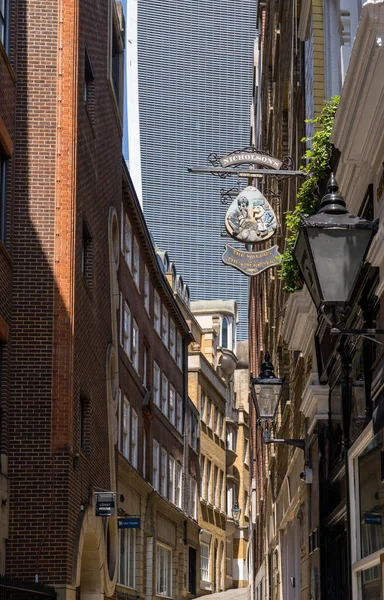Лондон Велика Британія Травня 2023 Вузька Вулиця Ловат Лейн Лондоні — стокове фото
