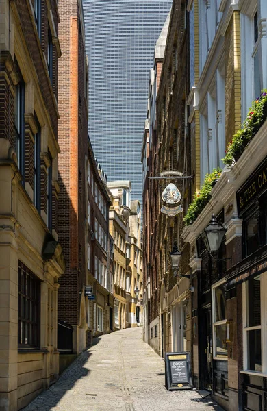 Лондон Великобритания Мая 2023 Года Узкая Улица Ловат Лейн Лондонском — стоковое фото