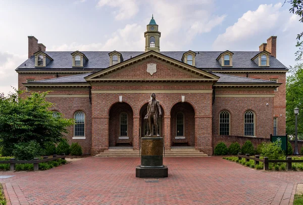 Staty James Monroe Framför Tucker Hall William Och Mary College — Stockfoto