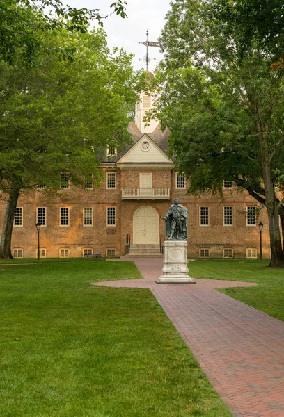 Вход Здание Колледжа Уильяма Мэри Уильямсбурге Вирджиния — стоковое фото