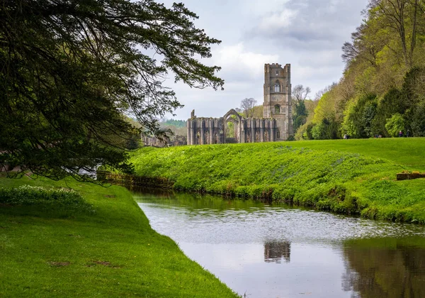 Detail Ruins Fountains Abbey Yorkshire United Kingdom Spring River Skell — Stock Photo, Image