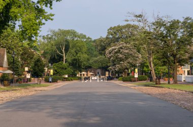 Williamsburg, VA - Merchants Meydanı ve Gloucester Dükü sabah erken saatlerde turistler gelmeden önce