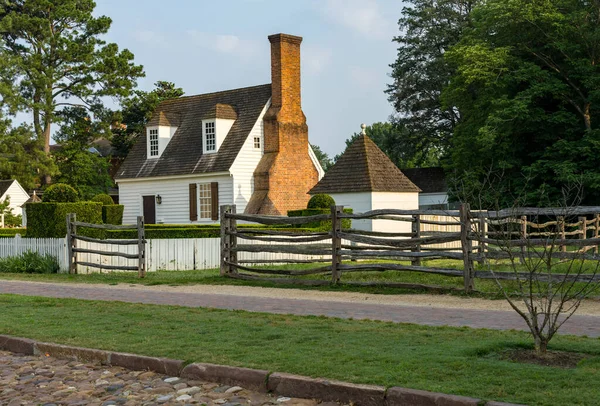 Kleine Houten Huisje Tuin Williamsburg Virginia Bij Dageraad — Stockfoto