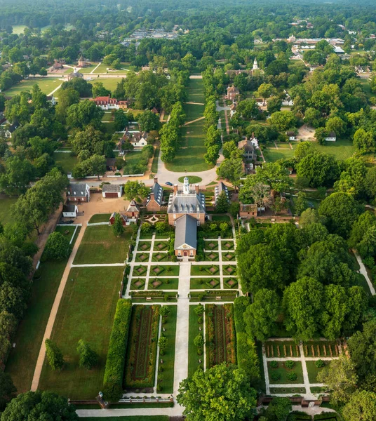 Drone Vista Fachada Traseira Jardins Palácio Governors Williamsburg Virgínia Amanhecer — Fotografia de Stock