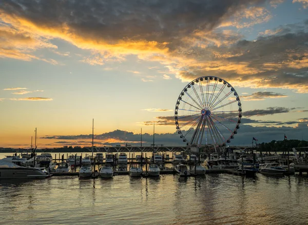Beleuchtetes Riesenrad National Harbor Nahe Der Bundeshauptstadt Washington Bei Sonnenuntergang — Stockfoto