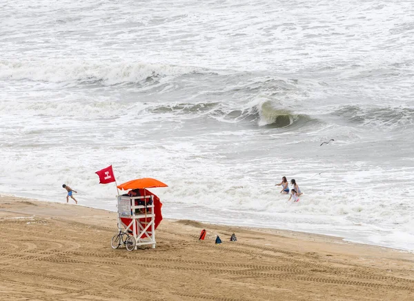 Virginia Beach June 2023 Few People Risk Rough Seas Stormy — Stock Photo, Image