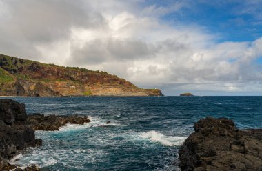 Kilauae Deniz Feneri, Kauai 'nin kuzey kıyısındaki Mokolea Point' ten görüldü.