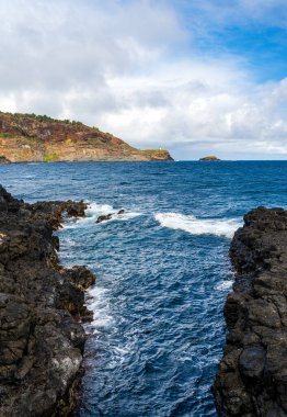 Kilauae Deniz Feneri, Kauai 'nin kuzey kıyısındaki Mokolea Point' ten görüldü.