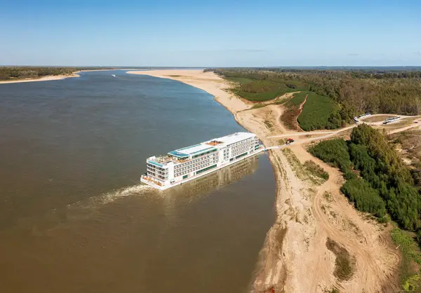 Vicksburg Října 2023 Viking Mississippi Říční Loď Kotvící Břehu Písku — Stock fotografie